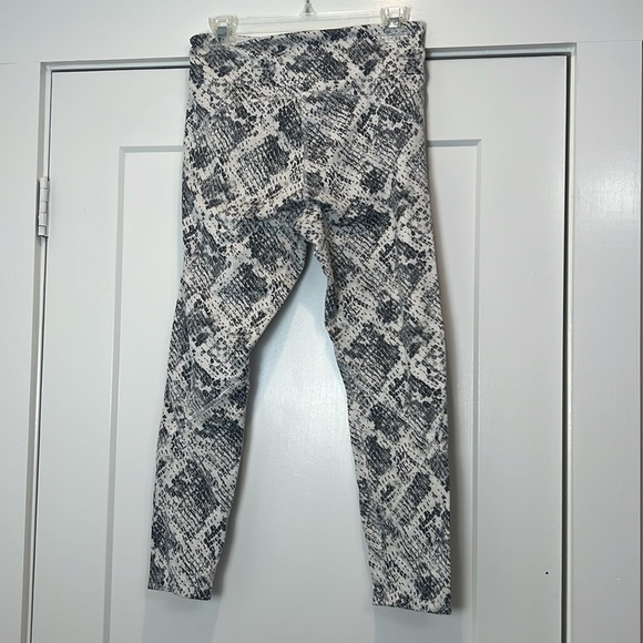 PINK SPORT Black and White Snakeskin leggings size large. - Picture 7 of 8
